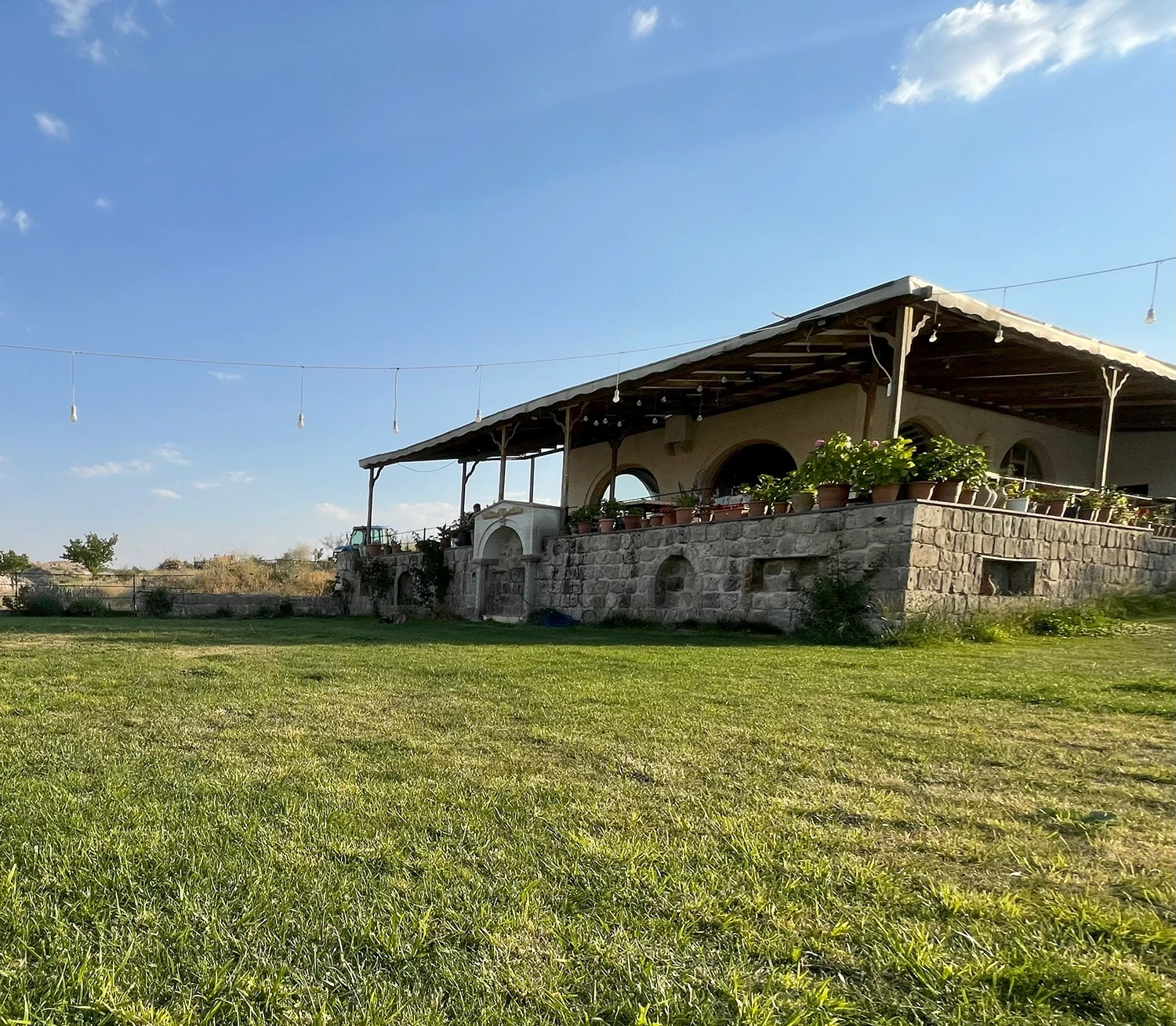Babayan Evi restaurant exterior and green lawn