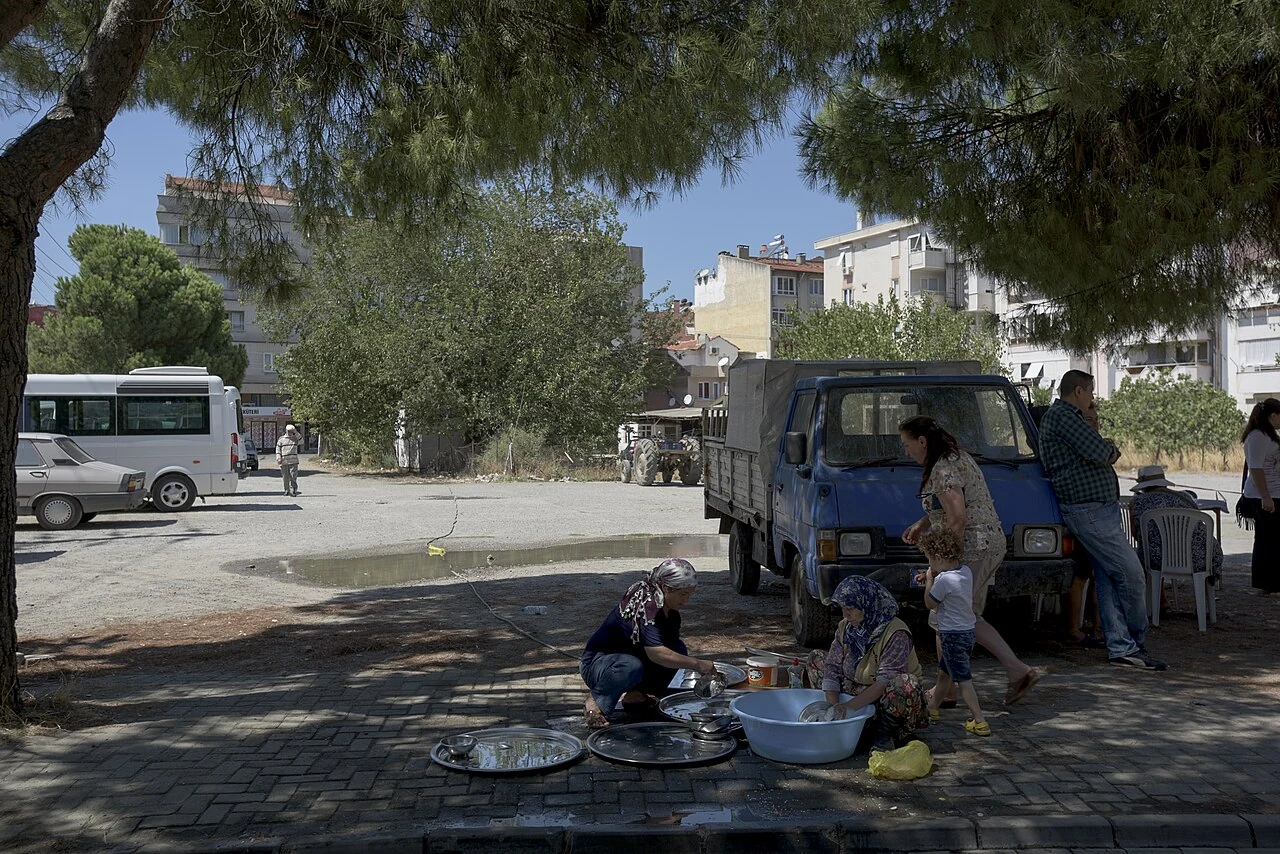 Preparing keşkek in Edremit, a tradition of communal work and sharing.