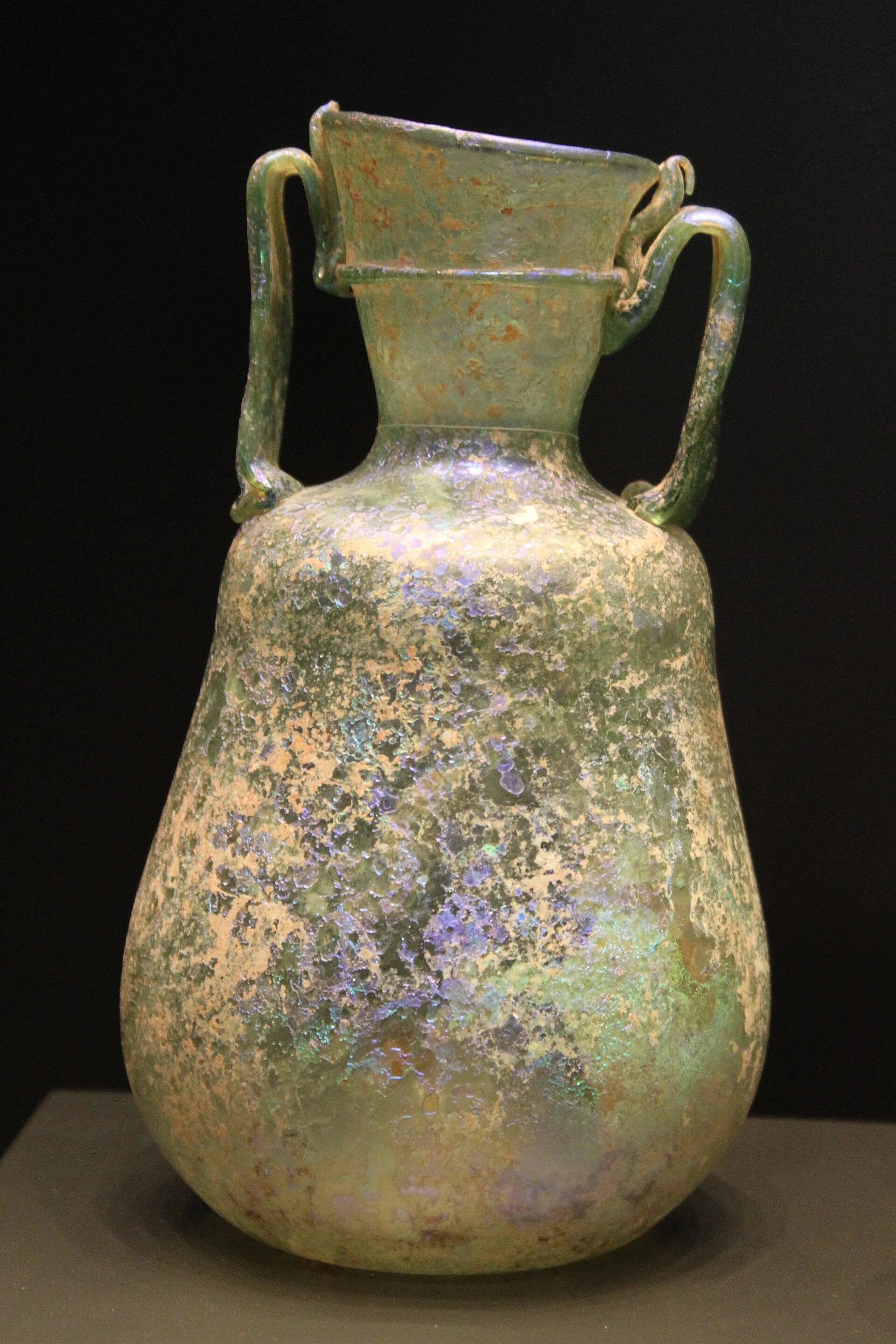 A Roman amphora, AD 200–300.