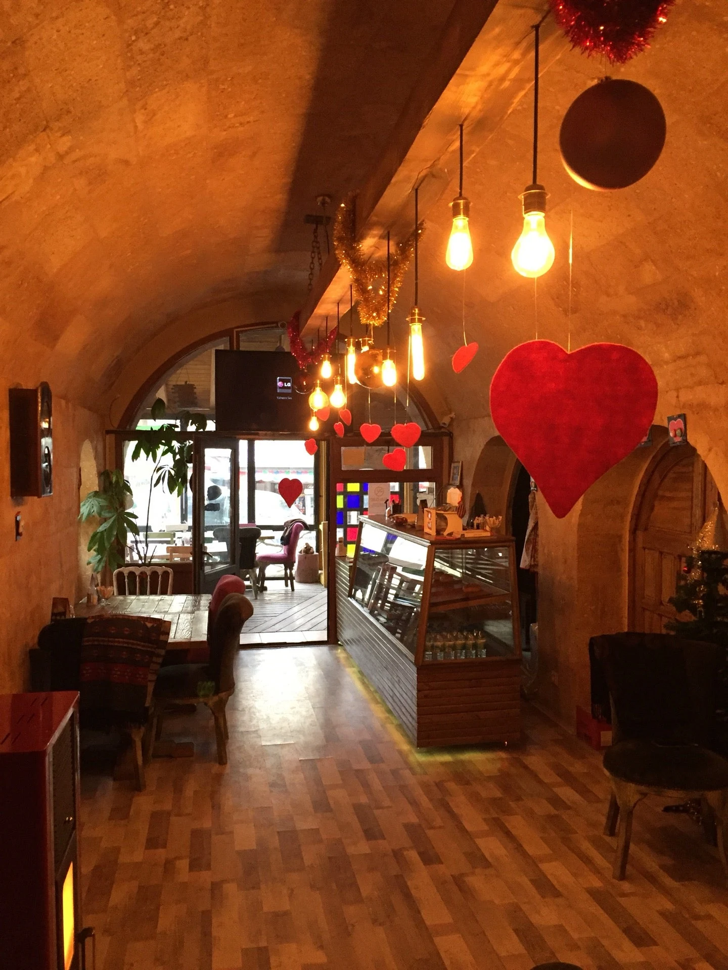 Anka Cafe & Patisserie in Mustafapaşa — dining room