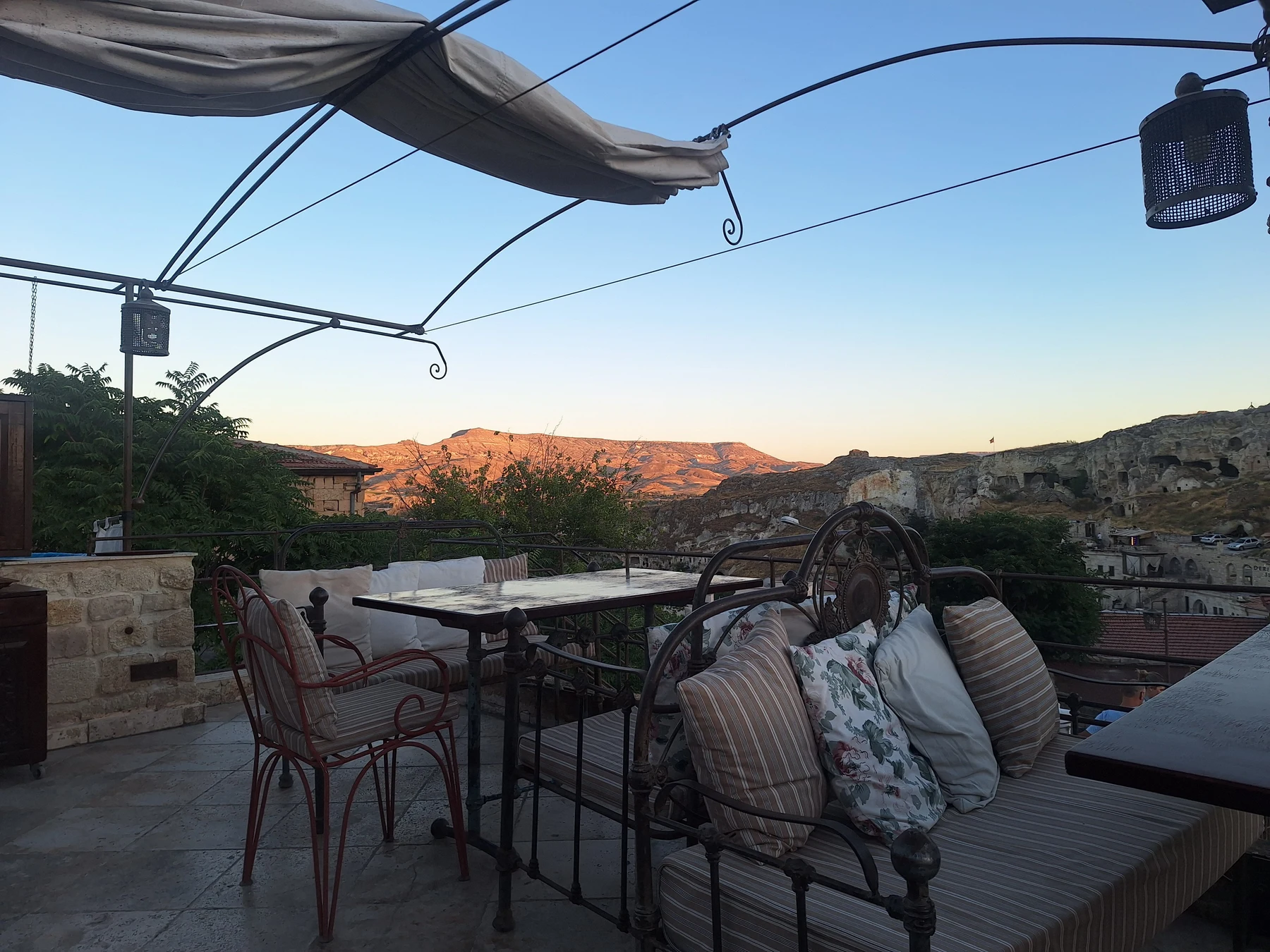 Terrace seating at Ziggy’s Shoppe & Cafe overlooking Ürgüp