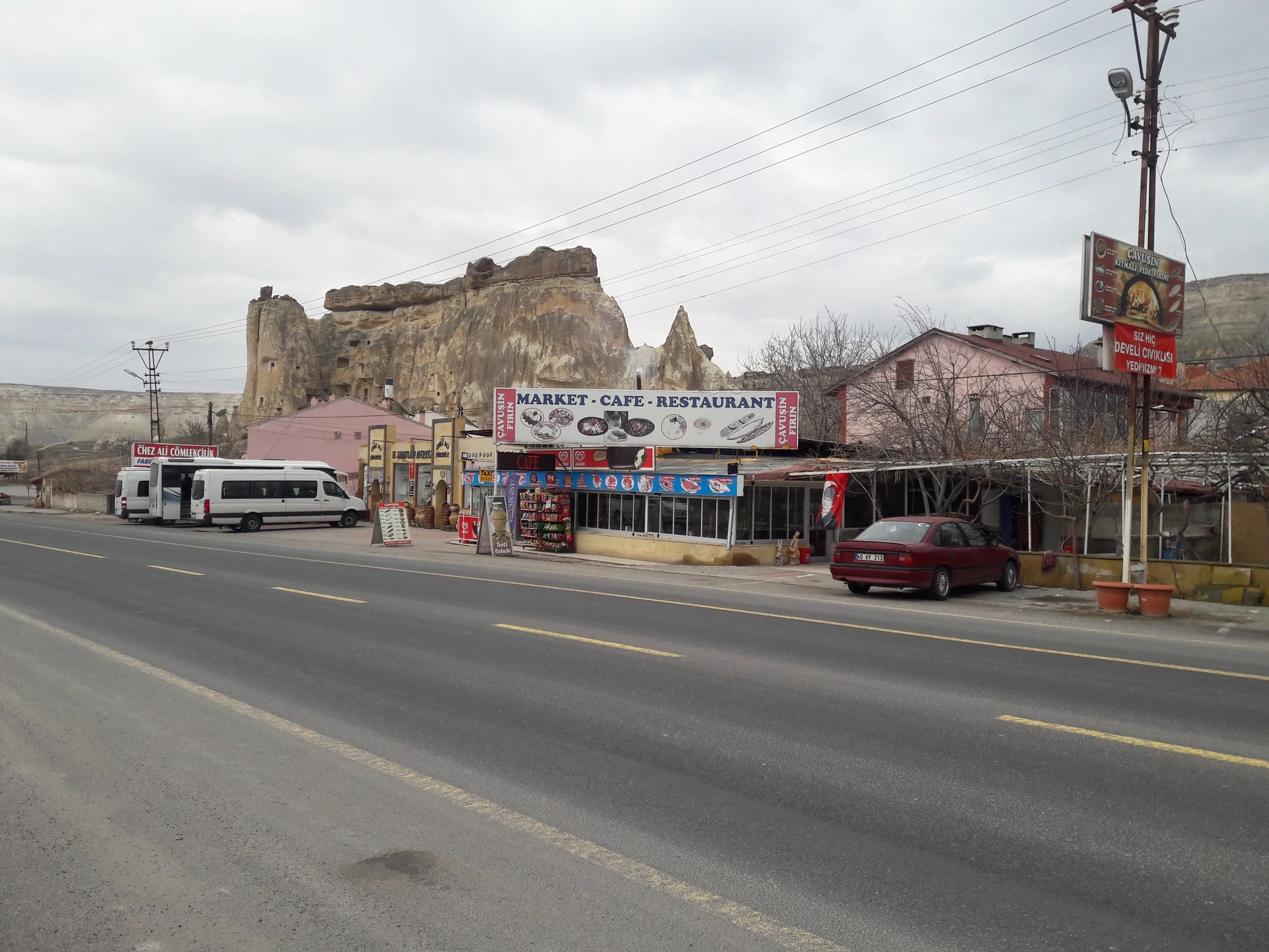 Roadside exterior of Çavuşin Pide Fırını beneath the village rock formations