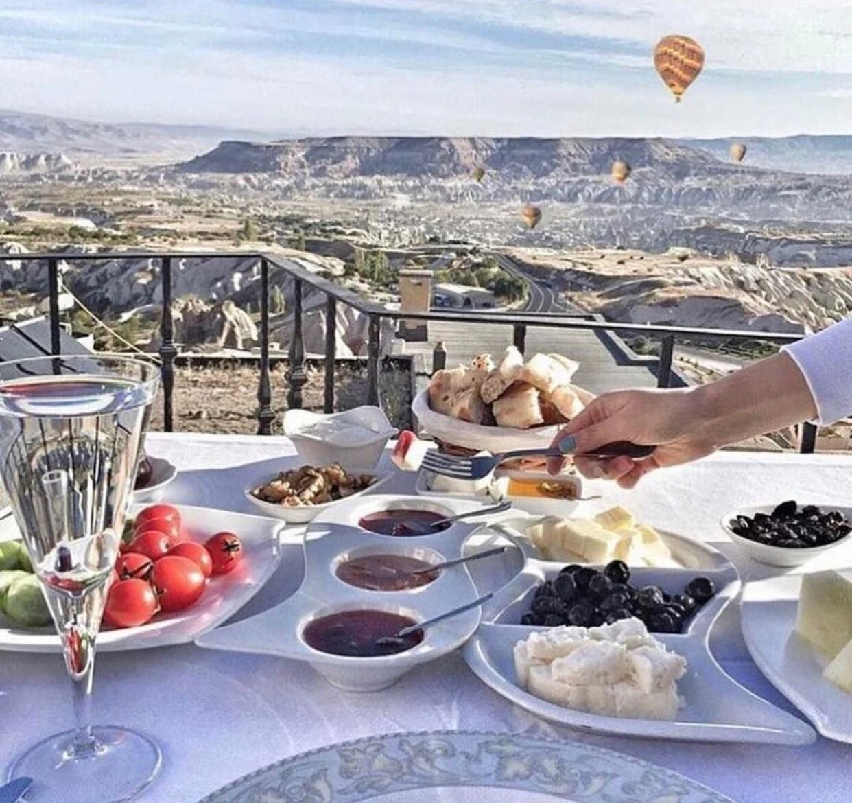 Şıra Restaurant — Breakfast overlooking Cappadocia’s balloons