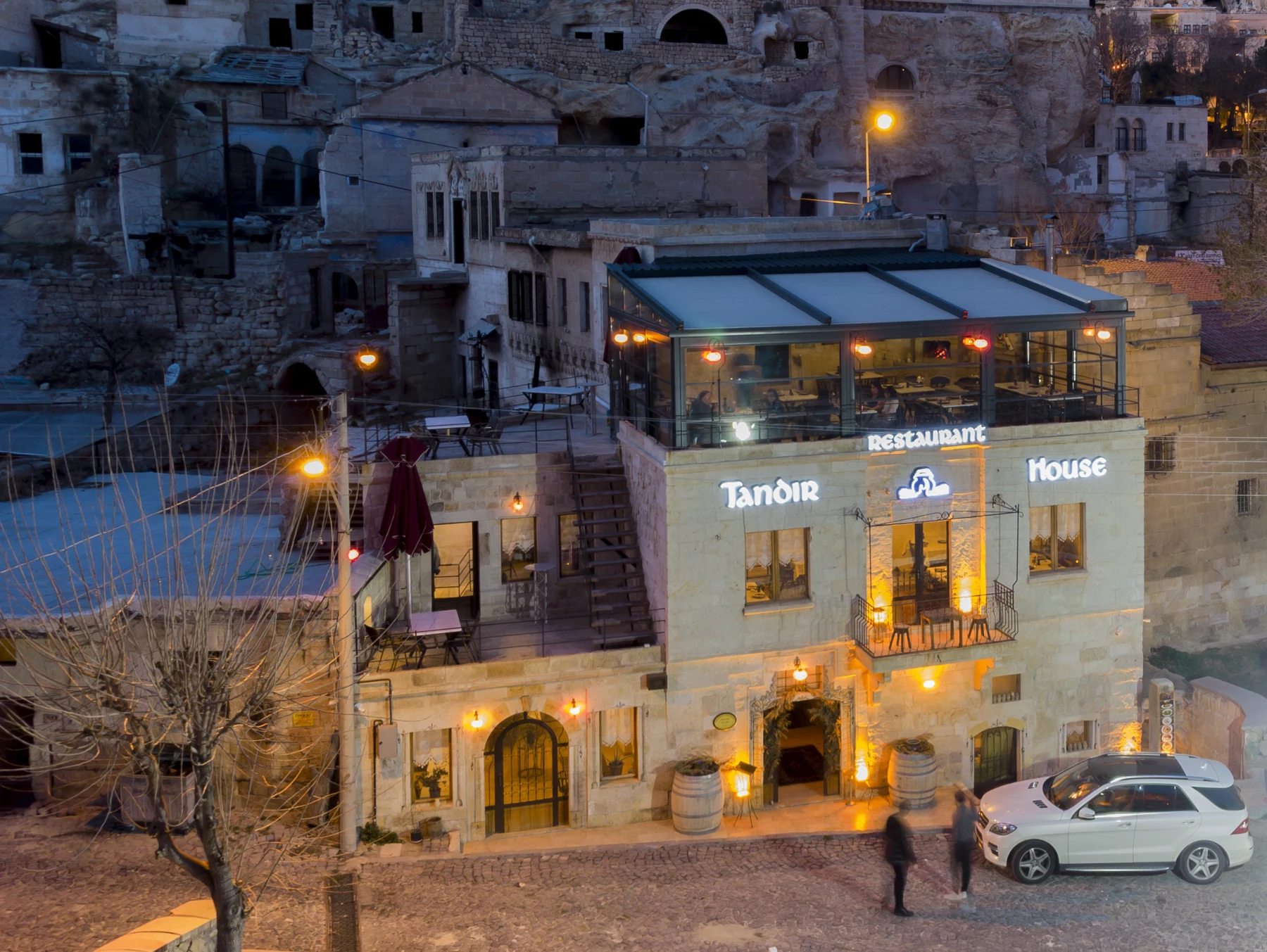 Tandır House Restaurant & Cafe — Restaurant and terrace in Ürgüp