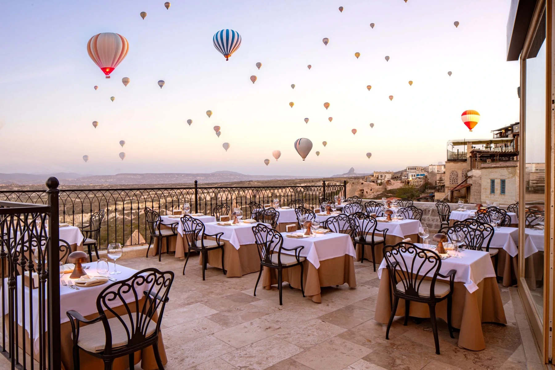 Etoka Restaurant By Zafora Hotel Cappadocia in Uçhisar — Zafora Hotel restaurant terrace and balloon view