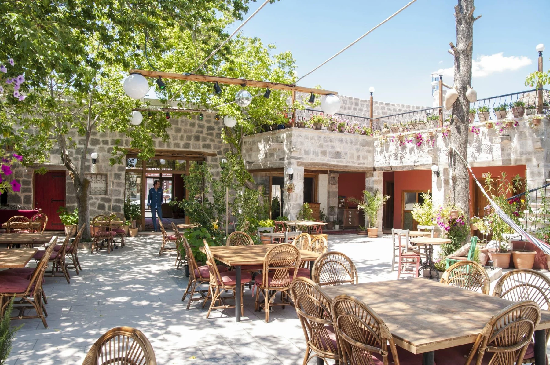 Le Mouton Rouge in Uçhisar — courtyard