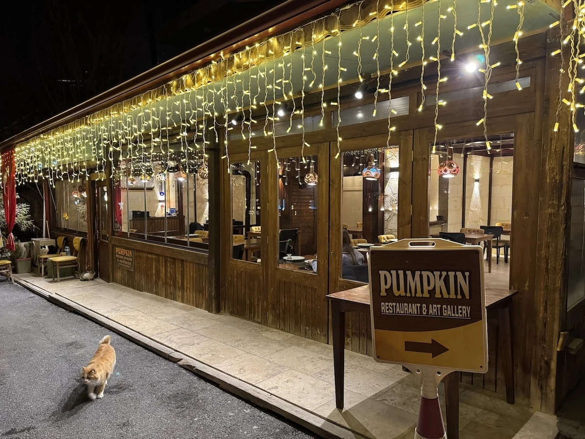 Pumpkin Art Gallery in Göreme — exterior at night