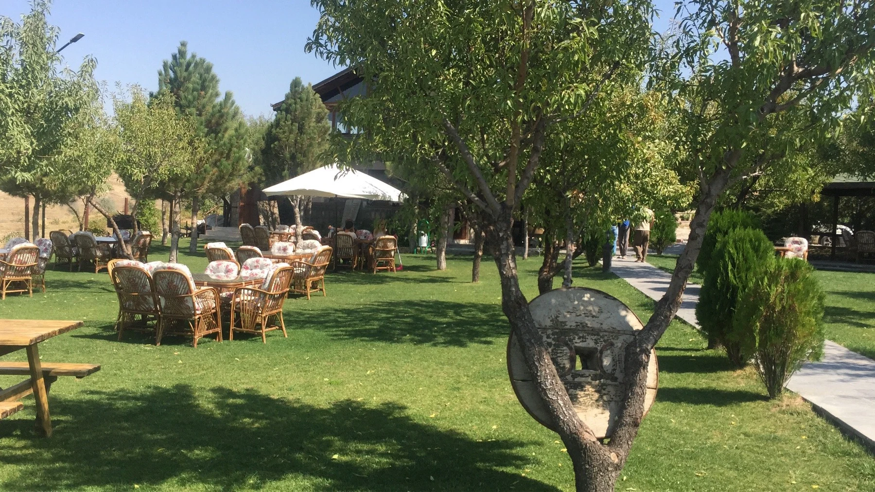 Garden seating at Cinarli Cafe Restaurant in Ürgüp